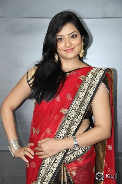 Anchor-Madhuri-Photo-Gallery